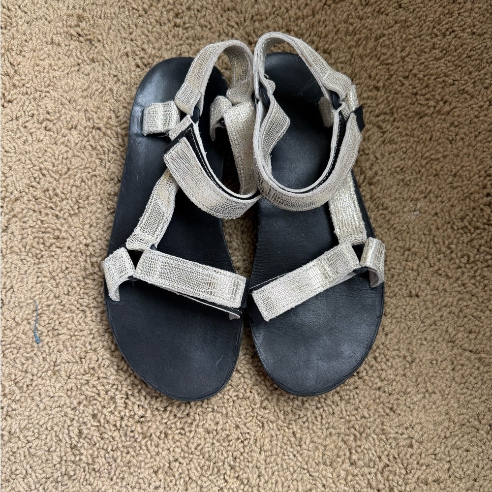 TEVA Original Universal Metallic Flat Sandals Gold Champagne Women’s Size 8